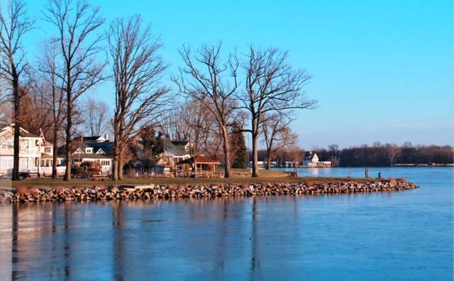 The shoreline of Buckeye Lake