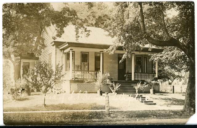 Postcard of the home of Dr. S. S. Bennett, Lithopolis