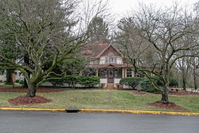 A wood-frame house in Marble Cliff with a Palladian window and bargeboard trim
