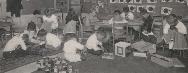 Mary Boyer's private kindergarten class, held in a Grandview school building before Upper Arlington had schools of its own; Boyer went on to teach grades four through six when the Upper Arlington school system opened in 1918.