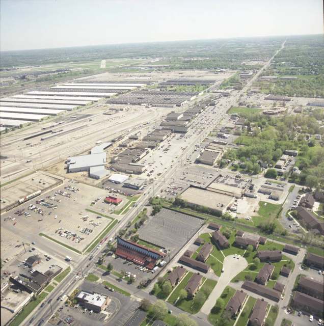 Aerial view of the Town and Country shopping center with the Kahiki Restaurant at 3583 East Broad Street.