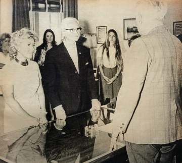 Albert Sabin y su esposa Eloísa durante la ceremonia de su casamiento en 1972.