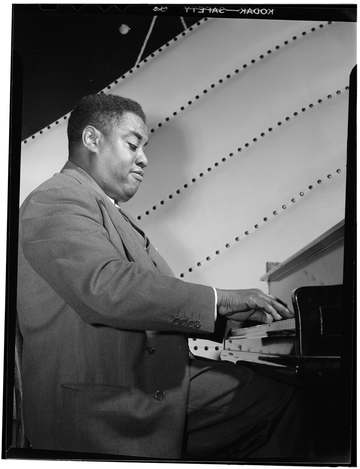 Gottlieb, William P., 1917-, photographer. [Portrait of Art Tatum, Vogue Room, New York, N.Y., between 1946 and 1948] 1 