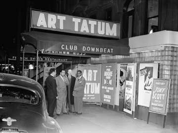 Art Tatum (right) and Phil Moore (left), Downbeat, New York, N.Y., between 1946 and 1948 (Photograph by William P. Gottl