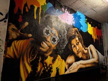 Wall painting 'Bootsy Collins and Aretha Franklin', Gulden Wagengas, Nijmegen, the Netherlands