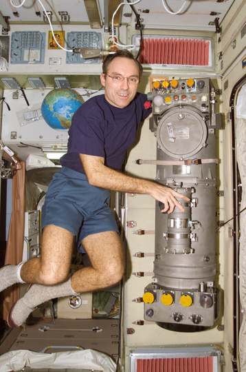 Astronaut Carl E. Walz, Expedition Four flight engineer, works on the Elektron Oxygen Generator in the Zvezda Service Mo