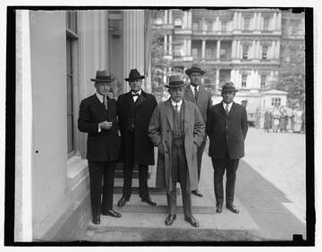 Title: Arlington Mem. Bridge Com:, Dawes, Sen. Fernald, Longworth, Maj. Grant, Rep. Elliott Abstract/medium: 1 negative