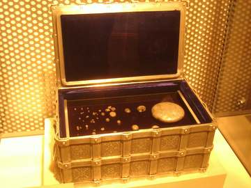 Exhibit in the Senator John Heinz History Center, 1212 Smallman Street, Pittsburgh, Pennsylvania, USA. There were no res