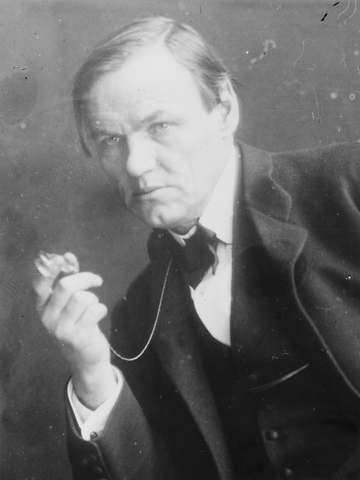 Title: Clarence Darrow, 3/4 standing, one leg raised Abstract/medium: 1 negative : glass ; 5 x 7 in. or smaller.