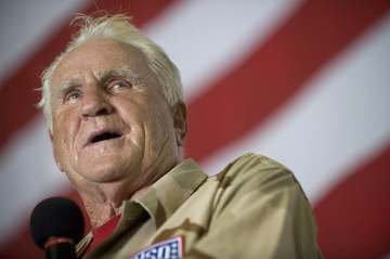 Hall of Fame National Football League coach Don Shula addresses the crew of the USS Ronald Reagan underway in the Gulf o