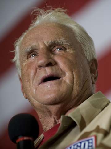 National Football League (NFL) hall of fame coach Don Shula addresses the crew of aircraft carrier USS Ronald Reagan (CV