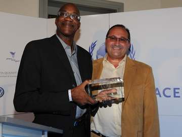 D. Wessfeldt hands over award to E. Moses