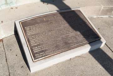 Elijah Pierce statue by the Columbus State Community College parking garage in Downtown Columbus, Ohio.
