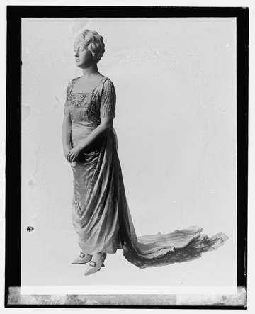 Title: Dress of Mrs. Warren G. Harding Abstract/medium: National Photo Company Collection (Library of Congress) Physical
