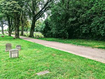 Located in Plot 5, row 3 grave 144, it was donated by some of the companies that depended on his inventions