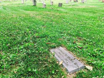 Located in Plot 5, row 3 grave 144, it was donated by some of the companies that depended on his inventions