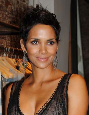 Actress Halle Berry at the 2010 New York Fashion Week.