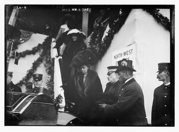 Title: Mrs. Wm. H. Taft with others Abstract/medium: 1 negative : glass ; 5 x 7 in. or smaller.