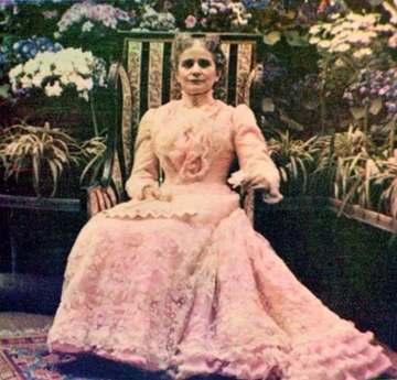 Early color photograph (Kromogram, digital reconstruction) of First Lady Ida Saxton McKinley in the White House Conserva