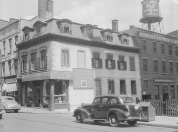We see the company "Dominion Messenger Co." on the Saint-Jean-Baptiste Street and business cash registers importers of N