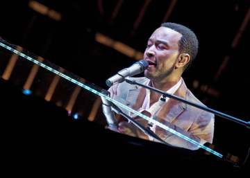 Six-time Grammy winning R &amp; B singer John Legend entertained a crowd of more than 1,000 Nov. 14, 2010, in Niceville,