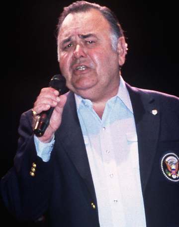 Entertainer Jonathan Winters performs in a United Service Organizations (USO) show in the Pensacola Civic Center during 