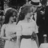 Dorothy Gish and Lillian Gish in a scene from the movie "The Painted Lady" (1912, directed by David Wark Griffith).