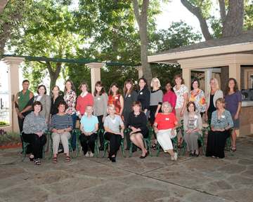 22 astronauts and Johnson Space Center's first female director, Carolyn Huntoon, met in the fall of 2012 to honor the la
