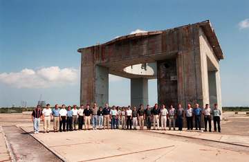 At Cape Canaveral Air Station, members of the 1998 astronaut candidate class (Group 17) pose in front of what remains of