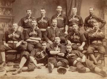 Photo of the 1889 Syracuse Stars baseball team. en:Moses Fleetwood Walker is at the upper right. According to the second