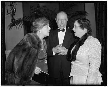 Title: Children of U.S. Presidents make good in GOP politics. Washington, D.C., Feb.. 16 Photographed together last nigh