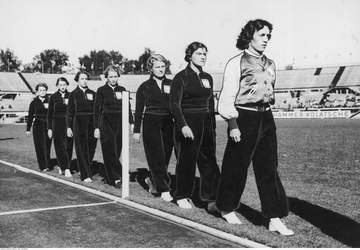 1938 European Athletics Championships (women) Vienna. Athletic team Poland (left => right): 1 Barbara Książkiewicz, 2