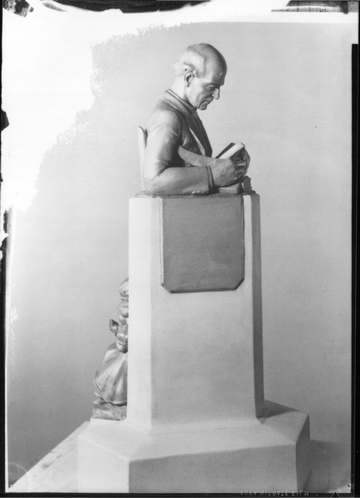 Persistent URL: digital.lib.muohio.edu/u?/snyder,3877 Subject (TGM): Sculpture; Monuments and memorials; Teachers; Autho