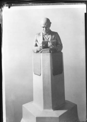Persistent URL: digital.lib.muohio.edu/u?/snyder,2380 Subject (TGM): Sculpture; Monuments and memorials; Teachers; Autho