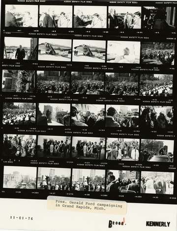 The photo contact sheet, identified as B2061 by the White House Photographic Office (WHPO), is housed at the Gerald R. F