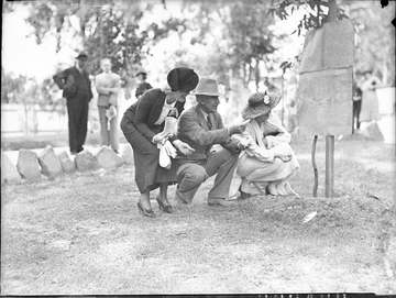 Zane Grey, Lillian Pertka &amp; party at Koala Park