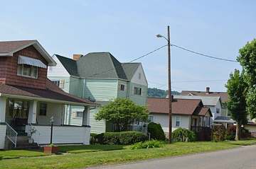 Route 7 through northern Shadyside, Ohio