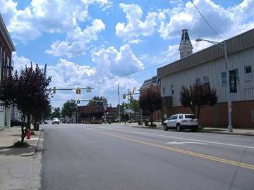 Central business district intersection in Greenfield, Ohio (Highland County)