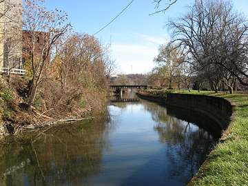 Muskingum River at Zanesville, Ohio, above the buried-valley aquifer supplying the city's well field