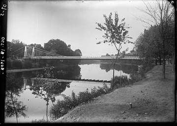 Historic bridge over the Great Miami River at Franklin, Ohio, near the buried valley aquifer that supplies the city's wells